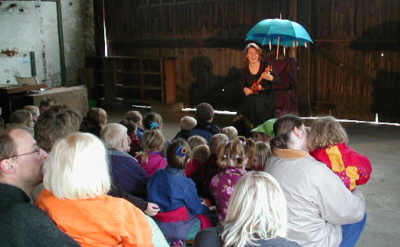 med guitar 400.jpg (15213 bytes)