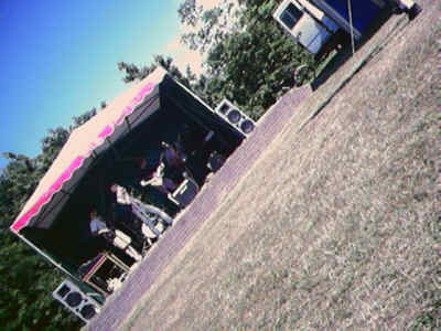 Unge-vaeltede-byen-400.jpg (18050 bytes)